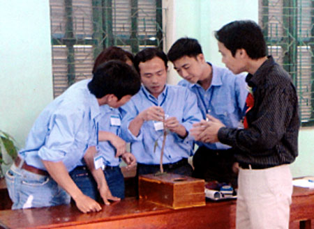 ຮອງປະທານປະເທດຫວຽດນາມ ຕິດຕາມກວດກາວຽກງານບຳລຸງສ້າງວິຊາຊີບໃຫ້ແກ່ຄົນງານຊົນນະບົດ